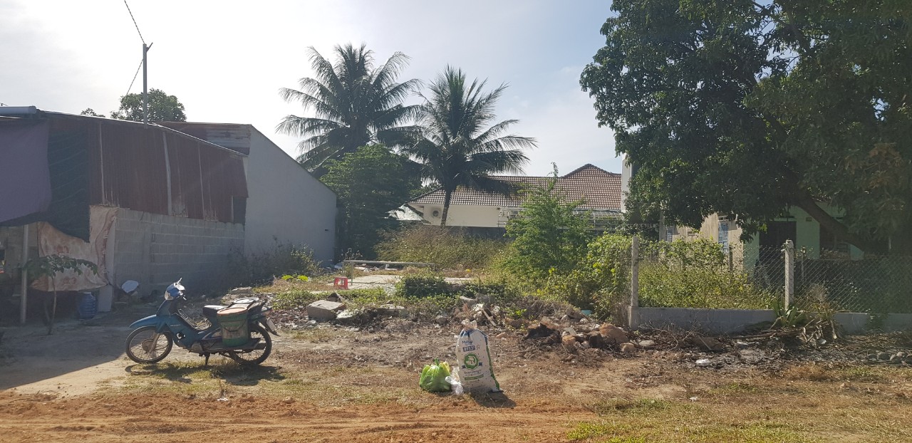 Quyền sử dụng đất, quyền sở hữu nhà ở và tài sản khác gắn liền với đất thuộc thửa đất số: 579; tờ bản đồ số: 20; địa chỉ tại: TDP Yên Hoà 2, Thị trấn Cam Đức, huyện Cam Lâm, tỉnh Khánh Hoà 