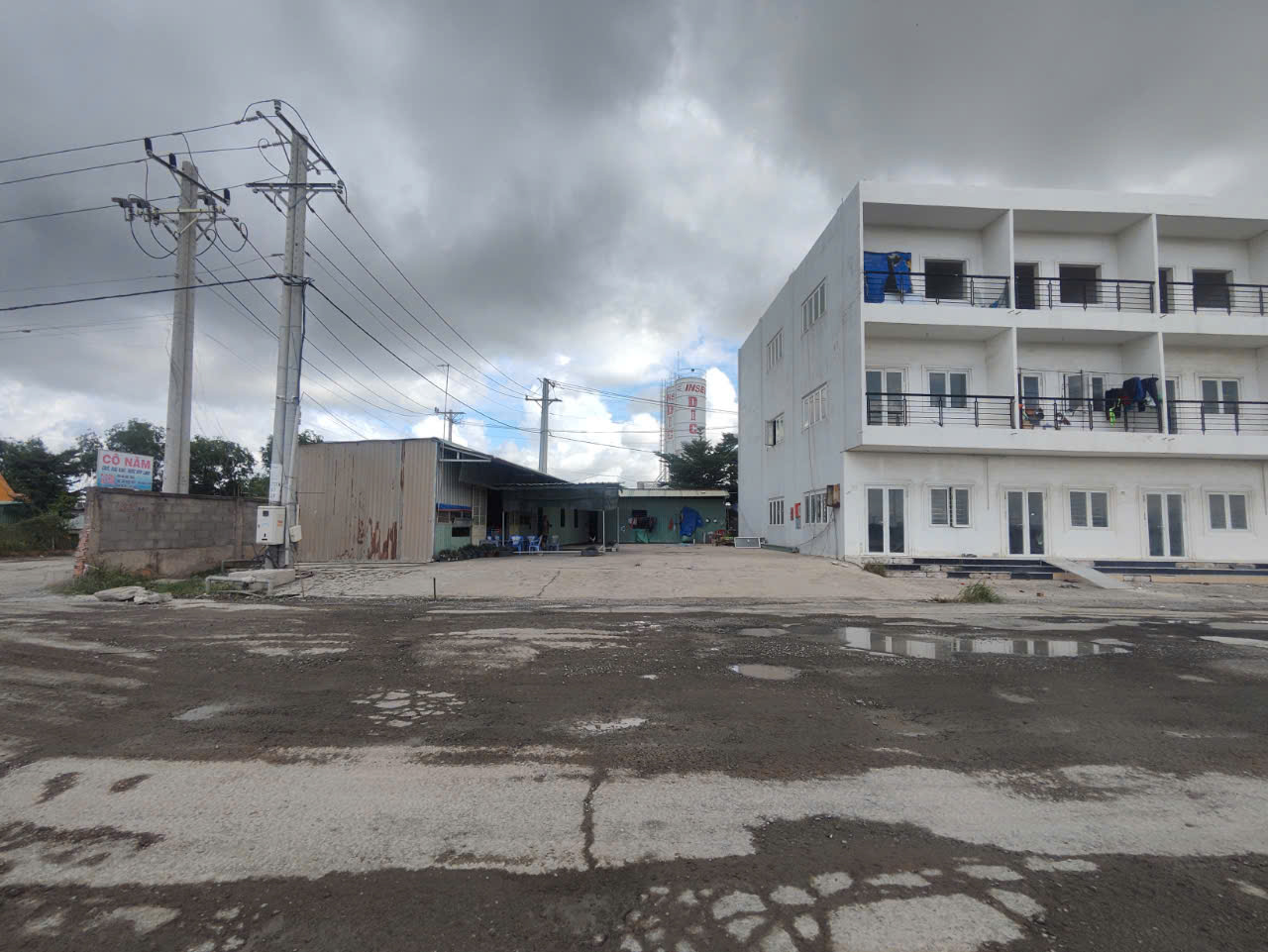 Quyền sử dụng đất tại: -Thửa đất số: 29; tờ bản đồ số 31; - Thửa đất số: 586, tờ bản đồ số: 26; - Thửa đất số: 771, tờ bản đồ số: 26; Xã Phước Hòa, huyện Tân Thành (nay là phường Phước Hòa, Thị xã Phú Mỹ), tỉnh Bà Rịa - Vũng Tàu; 