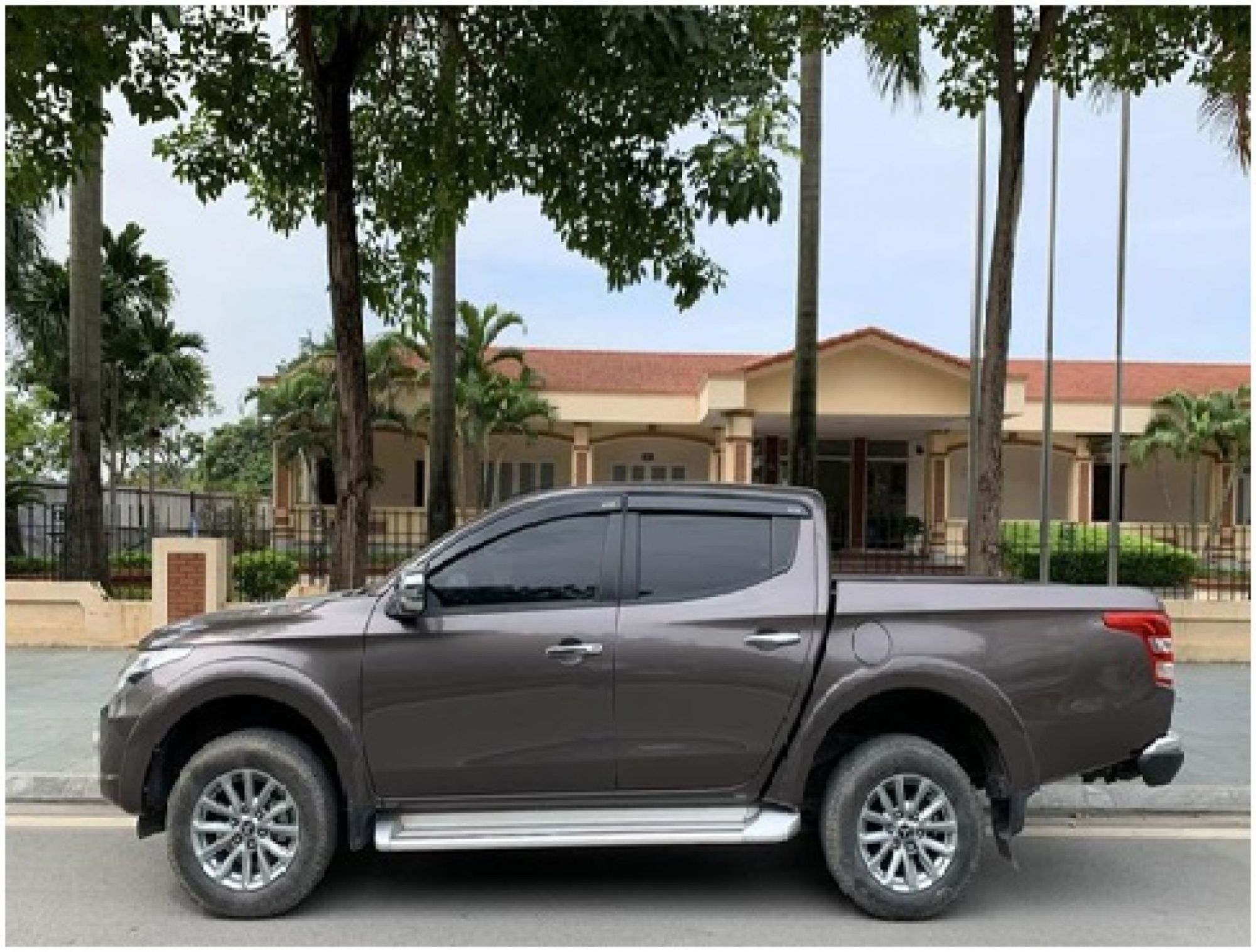 Tài sản bán đấu giá là chiếc xe ô tô tải, nhãn hiệu MITSHUBISHI TRITON, biển số: 51C - 664.86 thuộc ngân hàng TMCP Quốc Dân